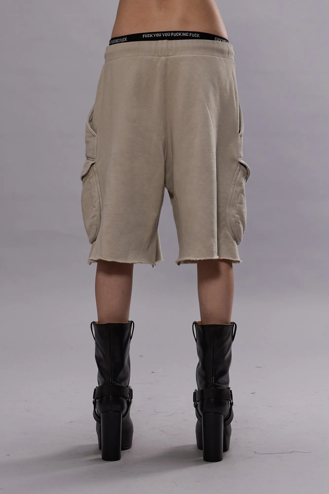 MULTIPOCKET RELAXED SWEATSHORTS - LIGHT STONE